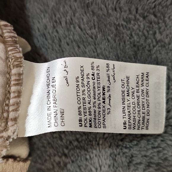 White House Black Market Leopard Print MidRise Skinny Crop Bermuda Shorts Size6 - Picture 9 of 9